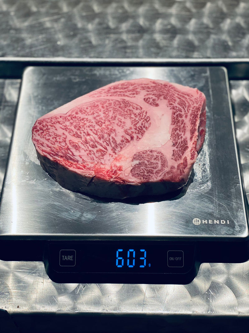 Japanisches A5 Wagyu Akune Gold Rindfleisch Ribeye Steak