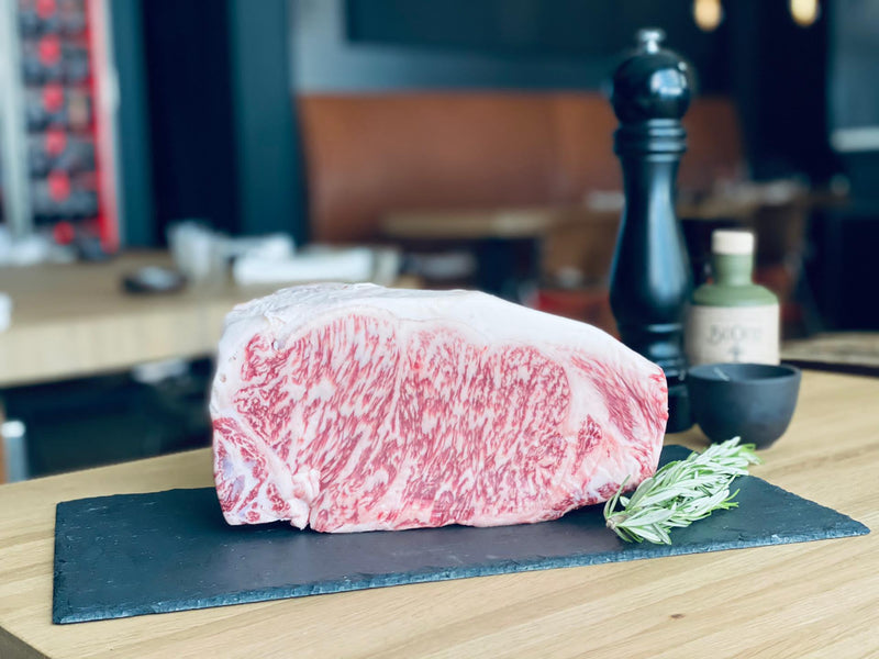 Japanisches A5 Wagyu Miyazaki Sirloin Steak